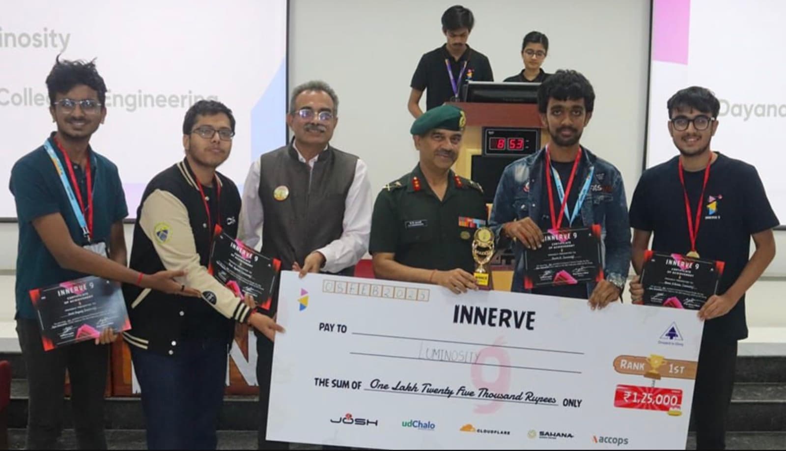 The Synapse team receiving the Innerve 9.0 grand prize